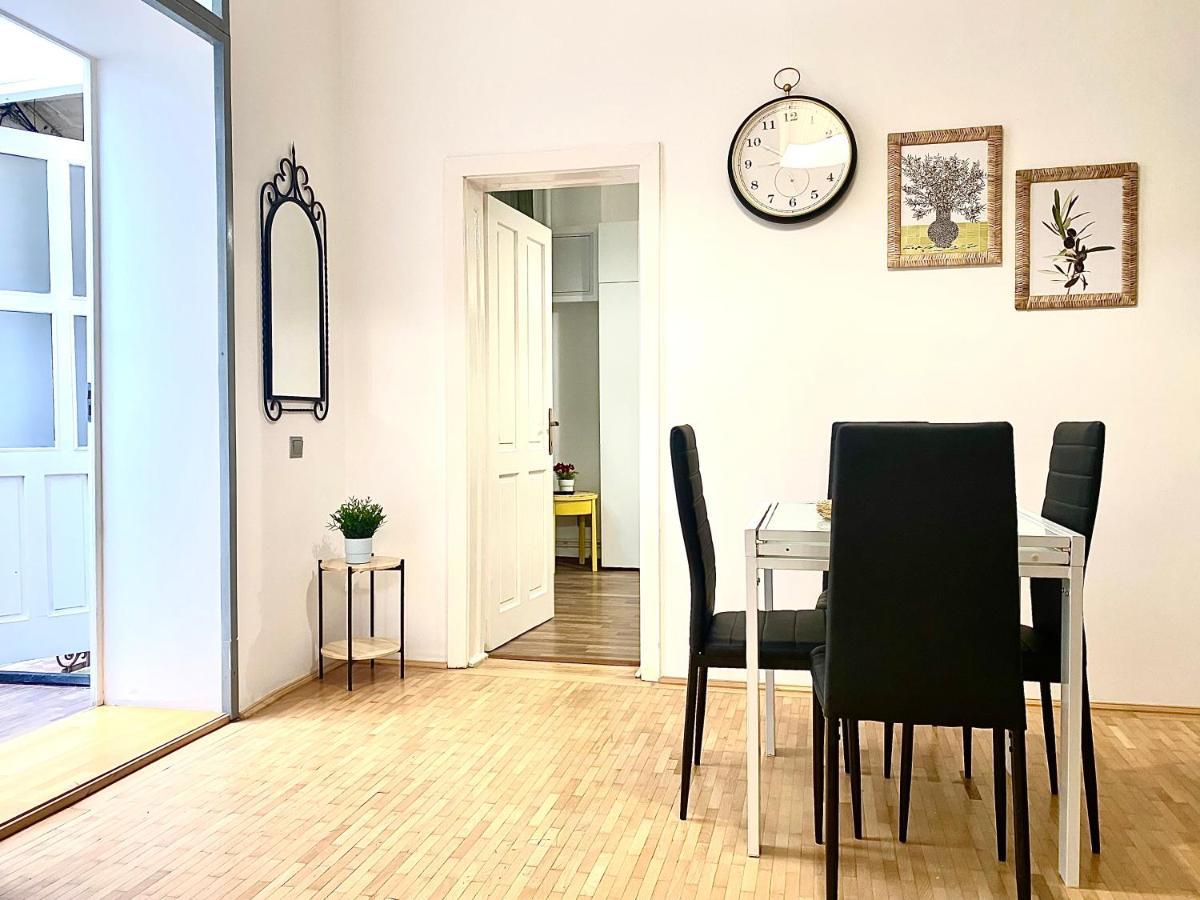Republique Family Apartment *