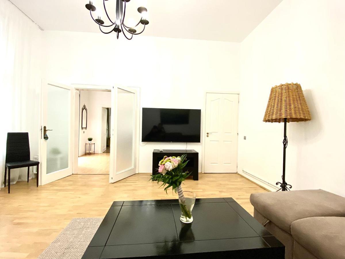 Apartment Republique Family