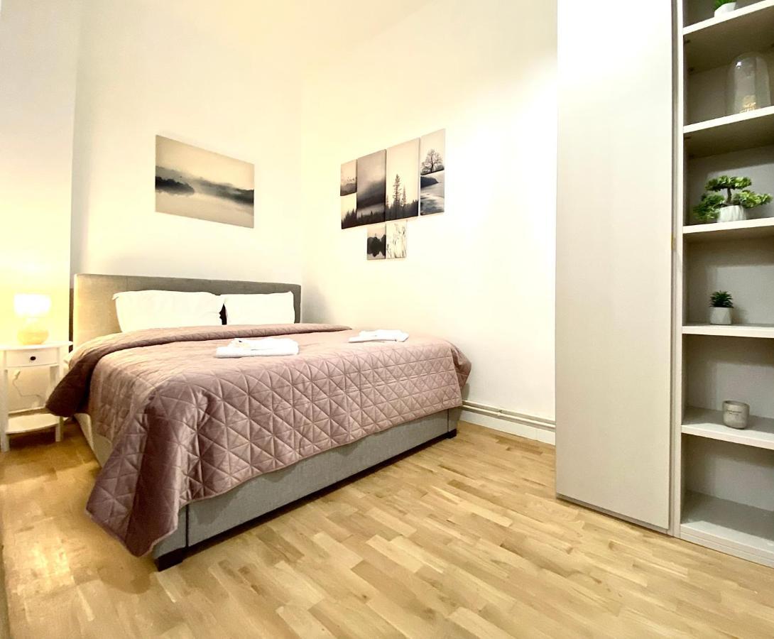 Republique Family Apartment *